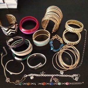 Lot of 17 bracelets for any occasion!